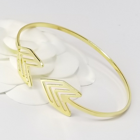 Chic Arrow Open Cuff Bracelet NEW - Picture 2 of 11